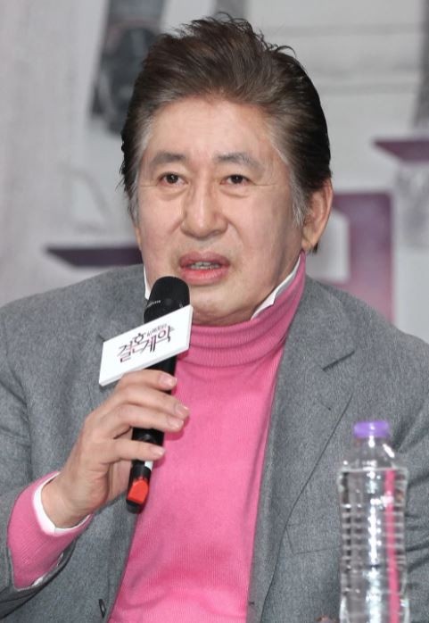 比韓劇還扯的渣男韓星1：「河正宇老爸」金容建遭控射後不理、強迫墮胎！記者：「錄音爆出來他更慘」