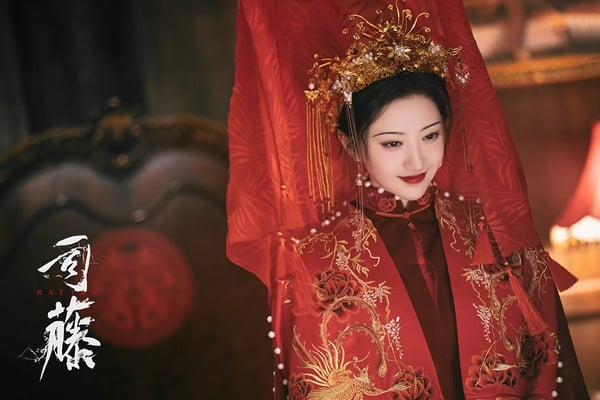 網評2021古裝劇「最美新娘」TOP 10！譚松韻第四、趙露思第二，冠軍美到登微博熱搜