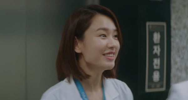 Netflix《機智醫生生活2》99s送戒指就出事？最新劇情分析，頌和小動作藏愛意，網猜她可能是腫瘤？