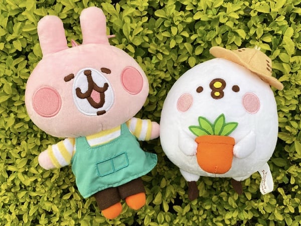 卡娜赫拉迷注意！台北、高雄期間限定店登場！P助&粉紅兔兔化身為小農，超萌周邊必收藏