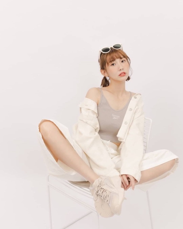 2021下半季「夢幻奶茶色球鞋」推薦！ NB、adidas溫柔百搭，Converse一秒增高顯腿長