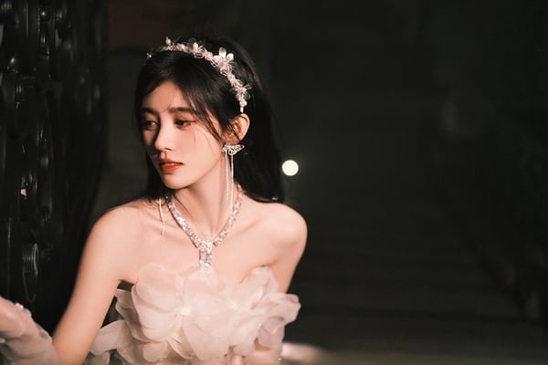 9位「同齡不同命」的陸劇女星！白鹿四年10部女一號，她給趙麗穎、迪麗熱巴做配都沒火