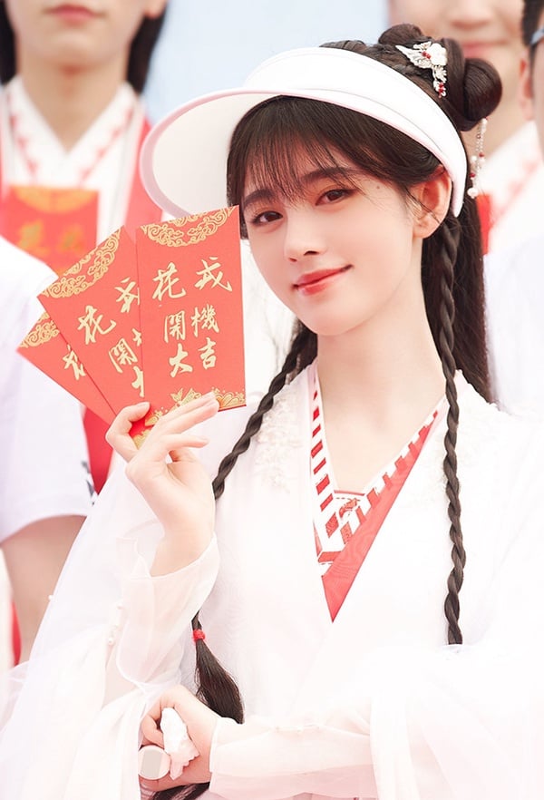 1994年生「同齡不同命」的陸劇女星2：鞠婧禕
