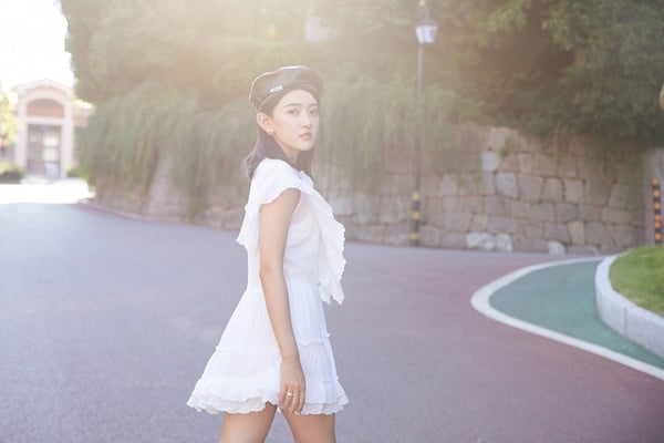 9位「同齡不同命」的陸劇女星！白鹿四年10部女一號，她給趙麗穎、迪麗熱巴做配都沒火