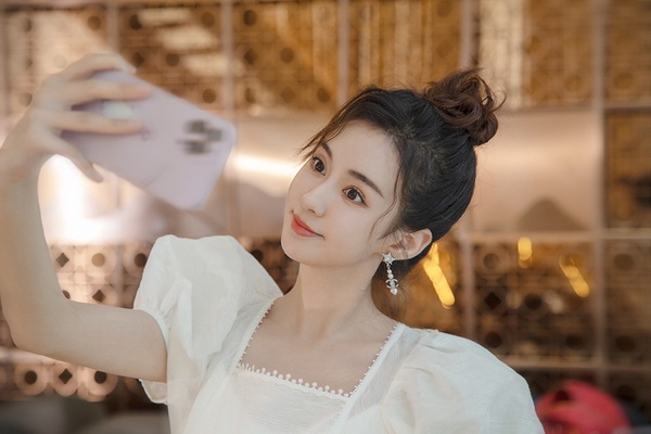 9位「同齡不同命」的陸劇女星！白鹿四年10部女一號，她給趙麗穎、迪麗熱巴做配都沒火