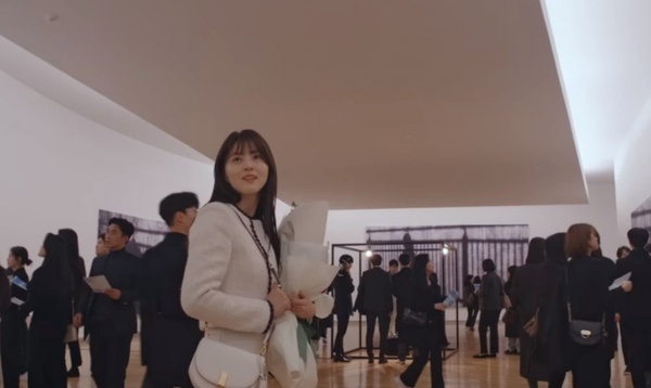 Netflix《無法抗拒的他》宋江早預謀要追妻？網猜是他揭發娜比前男友劈腿，小率&amp;智完告白啦！