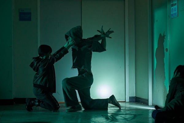 謗法電影版《咒術屍戰》8/20驚悚上映！《屍速列車》編劇全新力作，活屍迷必追！