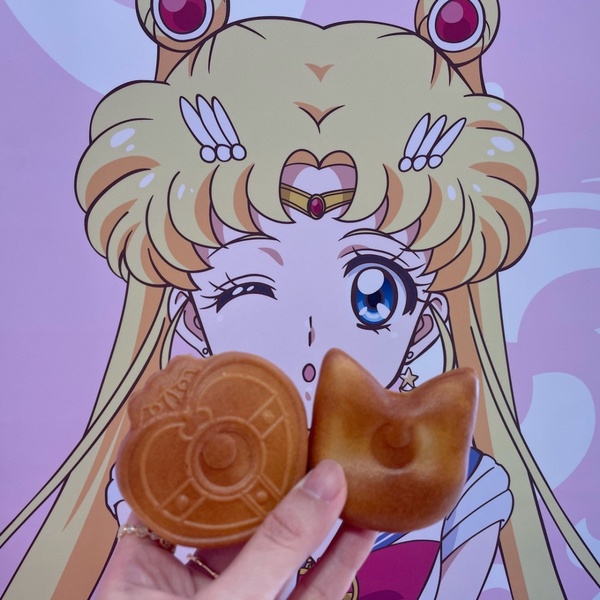 美戰迷集合！「美少女戰士期間限定甜點店」預約入場，變身器雞蛋糕必吃，還送美戰杯墊