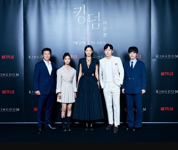 腰瘦到逆天的女星！《上流戰爭》41歲金素妍腰比恩星還細？她51cm細腰和別人頭圍一樣大