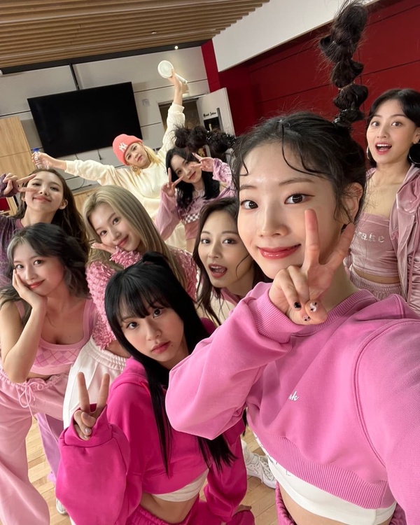 TWICE全員續約！10組熬過「七年魔咒」的韓團，BTS、SHINee、Seventeen繼續走花路吧~