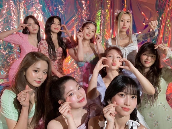 TWICE全員續約！10組熬過「七年魔咒」的韓團，BTS、SHINee、Seventeen繼續走花路吧~