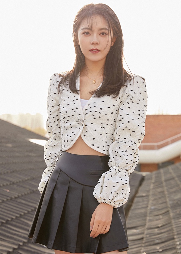 定角陸劇 馬伊琍、白宇《龍城》：龍城鄭氏家族的三個堂兄妹的成長故事