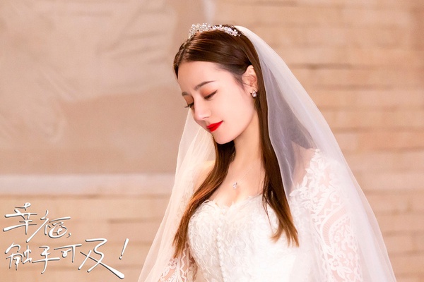 迪麗熱巴9個陸劇新娘造型！《你是我的榮耀》甜美，《三生三世枕上書》紫色嫁衣超華麗