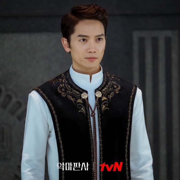 《惡魔法官》主配角介紹！朴珍榮是《藍海》少年李敏鎬，而她是玄彬第1個愛情劇CP搭檔