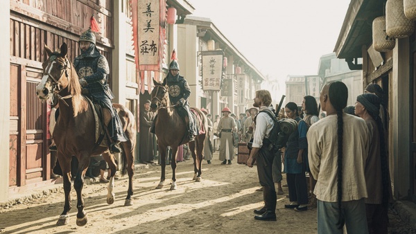 《斯卡羅》拍攝地點公開！拍一部戲劇組就搭了快100間房，法比歐出場的領事館在這