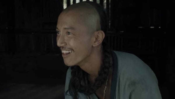 《斯卡羅》吳慷仁演技炸裂片段！吳慷仁麻繩勒脖、「跪地學狗叫」，網：演技根本神進化