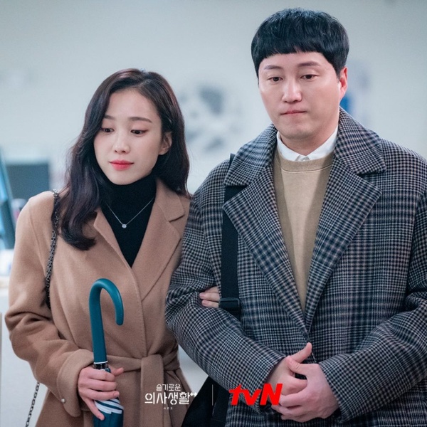 Netflix《機智醫生生活2》眼熟配角！敏荷媽演了《迫降》，急診奉醫生演了《文森佐》，冬天媽竟是她