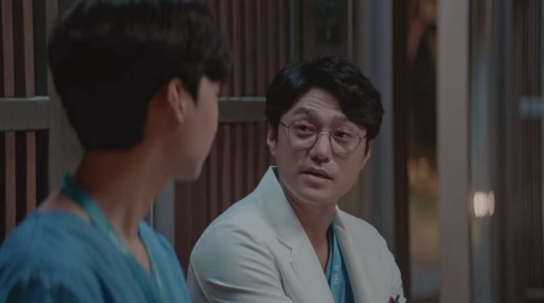 Netflix《機智醫生生活2》眼熟配角！敏荷媽演了《迫降》，急診奉醫生演了《文森佐》，冬天媽竟是她