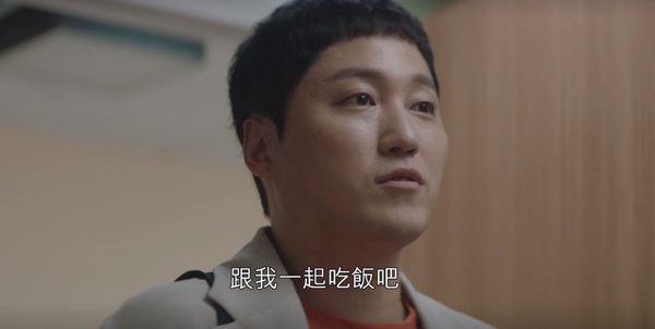 Netflix《機智醫生生活2》劇情解析！政源旅行團超狂行程公開，網猜送急診的是他？西裝細節對上了？