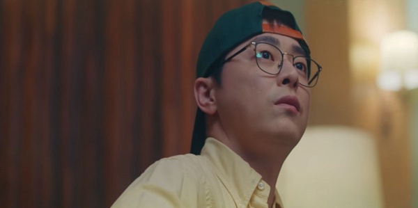 Netflix《機智醫生生活2》劇情解析！政源旅行團超狂行程公開，網猜送急診的是他？西裝細節對上了？