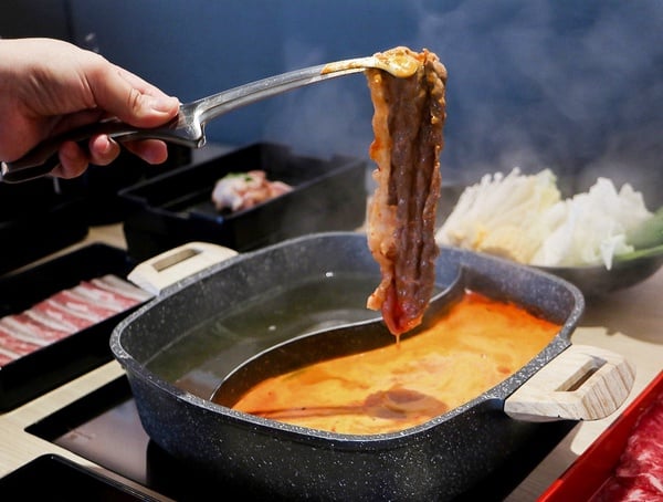 和牛涮「鯛魚燒冰淇淋」吃到飽！可愛鯛魚燒搭上奶茶霜淇淋，晶凍、珍珠、黑糖蜜任你加