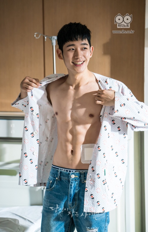 關於《雪降花》丁海寅的6件事!被封為「國民年下男」,曾因巧克力腹肌登熱搜