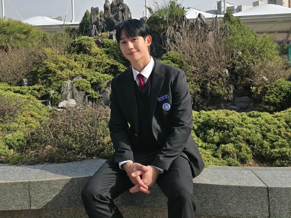 關於《媽媽朋友的兒子》丁海寅的6件事!被封為「國民年下男」,曾因巧克力腹肌登熱搜
