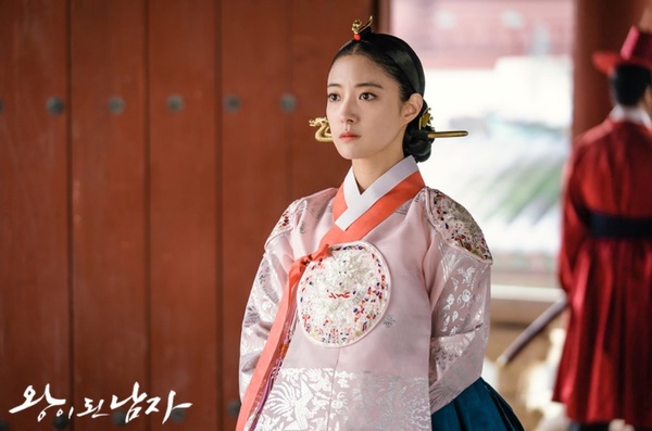 「古裝比時裝更美」韓劇女星！金裕貞《紅天機》造型不輸《雲畫》，韓素希古裝美得驚人