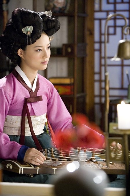 「古裝比時裝更美」韓劇女星！金裕貞《紅天機》造型不輸《雲畫》，韓素希古裝美得驚人