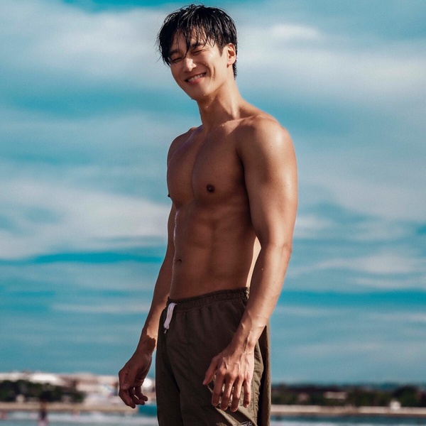健身教練評「男星健美身材」Top8！《無法抗拒的他》宋江第六、《機智醫生生活2》柳演錫第五，冠軍超大八塊肌，朴敘俊都輸了