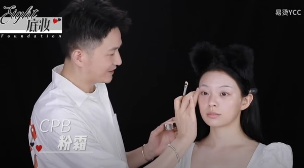 化妝師親授「趙麗穎仿妝」技巧！腮紅色「眼影下至」無辜感爆棚，圓臉這樣修容超顯瘦