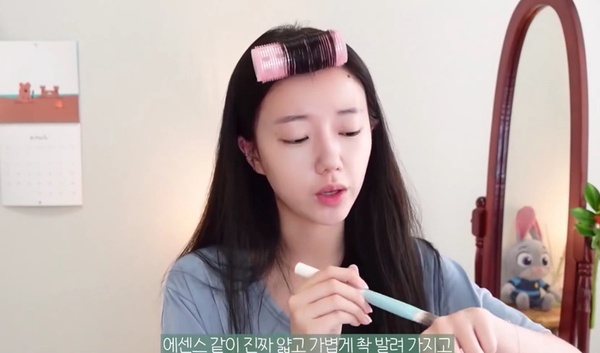 《換乘戀愛》普賢「少女純欲妝」教學！紫色腮紅、甜美花瓣唇是重點，同款彩妝品大公開