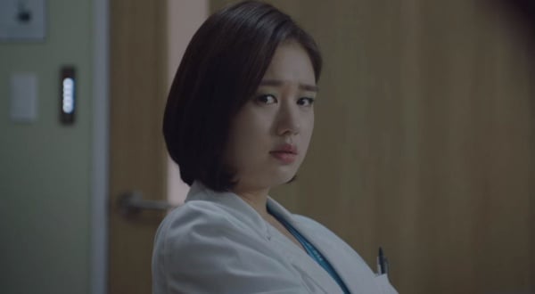 Netflix《機智醫生生活2》碩亨早就喜歡敏荷！大小熊愛情細節解析，敏荷治癒了他，這2幕是關鍵轉變