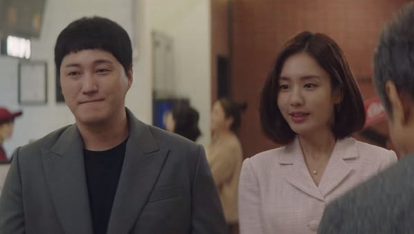 Netflix《機智醫生生活2》碩亨早就喜歡敏荷！大小熊愛情細節解析，敏荷治癒了他，這2幕是關鍵轉變