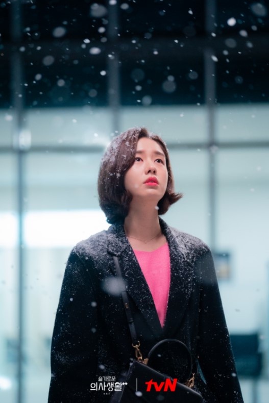 《機智醫生2》戲外有趣互動！都材學牽起律帝人際關係網，安大尉竟演過冬天家暴老公？