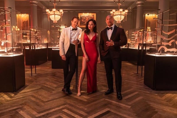 2021 Netflix電影推薦！《千萬別抬頭》《紅色追緝令》超強卡司攜手合作，千萬別錯過！