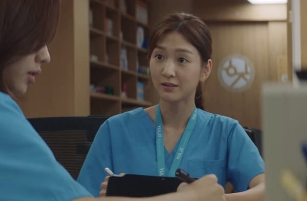Netflix《機智醫生生活2》隱藏帥哥美女！不只張冬天，明恩媛戲外美翻，碩亨&amp;急診奉醫生原來是超帥大叔