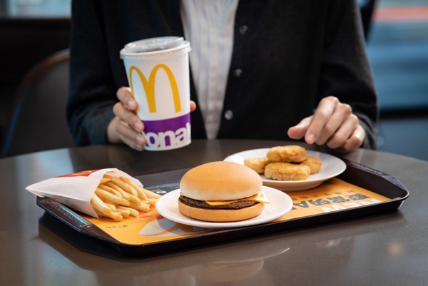 麥當勞買一送一！麥當勞振興餐100元吃漢堡、雞塊、薯條、飲料，再享指定品項買一送一