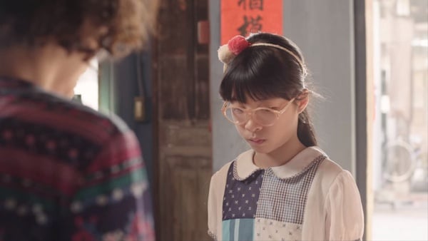 《俗女養成記》天心擁抱鍾欣凌太好哭！她愛叫自己「育萱」有原因？對比俗女嘉玲超諷刺
