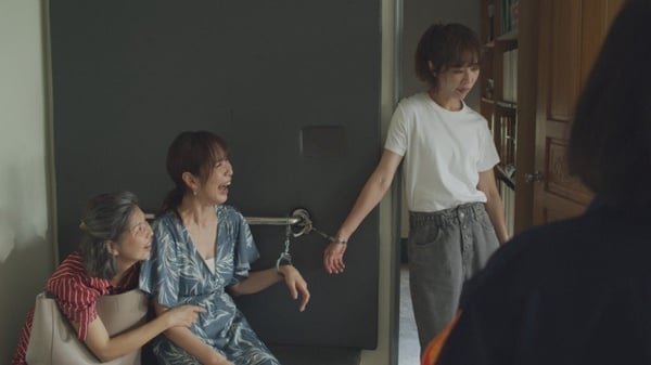 《俗女養成記》天心擁抱鍾欣凌太好哭！她愛叫自己「育萱」有原因？對比俗女嘉玲超諷刺