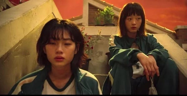 Netflix韓劇《魷魚遊戲》演員7大亮點！「脫北女」是李東輝女友，帥警魏嘏雋神似許光漢