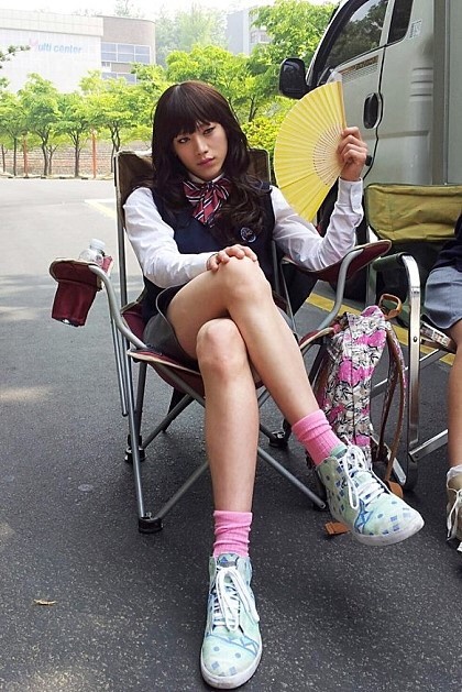《機智醫生生活2》曹政奭女裝超瘋！男星破格女裝照，孔劉好衝擊、金宣虎朴寶劍超美，金秀賢女裝像秀智？