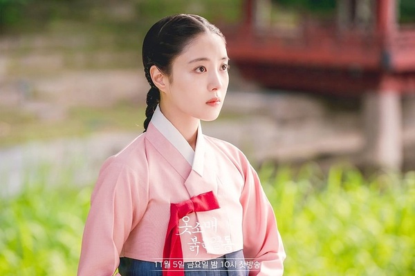 2021韓劇古裝盤點！《衣袖紅鑲邊》李世榮、《紅天機》金裕貞古裝美翻，這位被批不適合