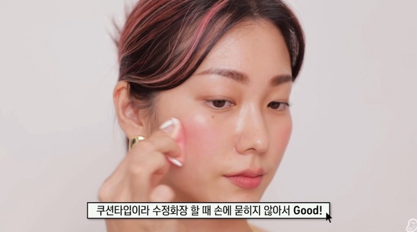 化妝師親授「腮紅不脫妝」技巧！雙重夾心畫法不掉色，這樣刷腮紅一秒瘦臉又減齡