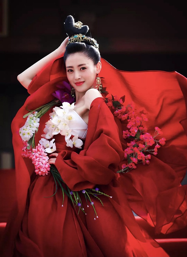 網評「最適合古裝紅衣」的女星TOP 6:張天愛