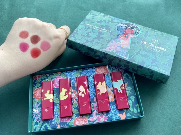 2021聖誕美妝新品20款搶先看!嬌蘭、YSL金裝太奢華,蘭芝、克蘭詩也有超欠收保養組合