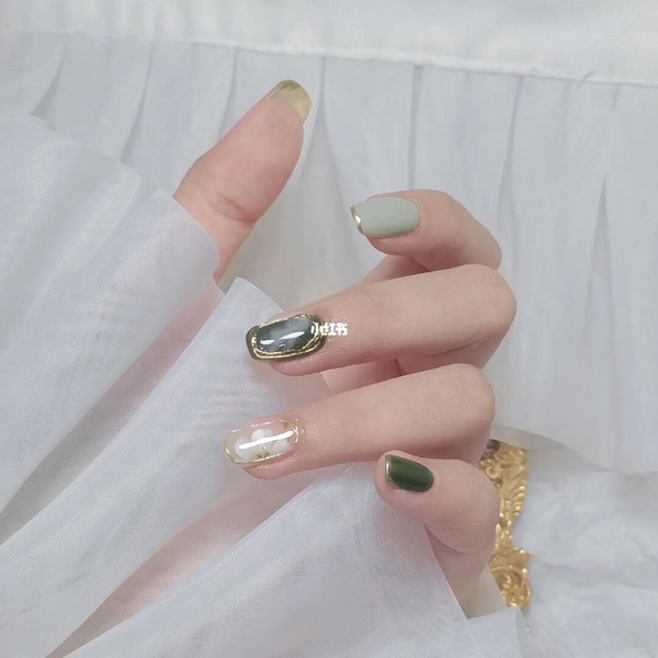 小紅書爆款「冰島茶花美甲」自帶仙氣！冰透焦糖色超顯白、手繪山茶花高級感藏不住