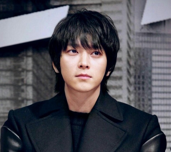 韓劇元祖美男的年輕帥照！《魷魚遊戲》李政宰、鄭雨盛是神級顏值，元斌帥到難忘，20多歲的玄彬好青澀