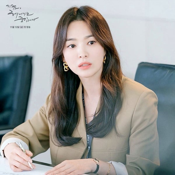 宋慧喬新劇劇照公開！2021下半年回歸的韓劇女神，林秀晶少女感太強，李英愛形象差超多