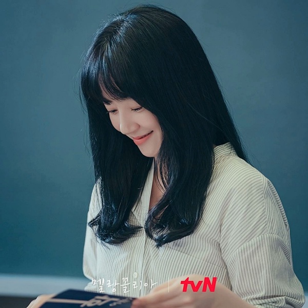 宋慧喬新劇劇照公開！2021下半年回歸的韓劇女神，林秀晶少女感太強，李英愛形象差超多